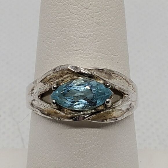 Sterling Silver Ring with a Blue Stone - Picture 2 of 6